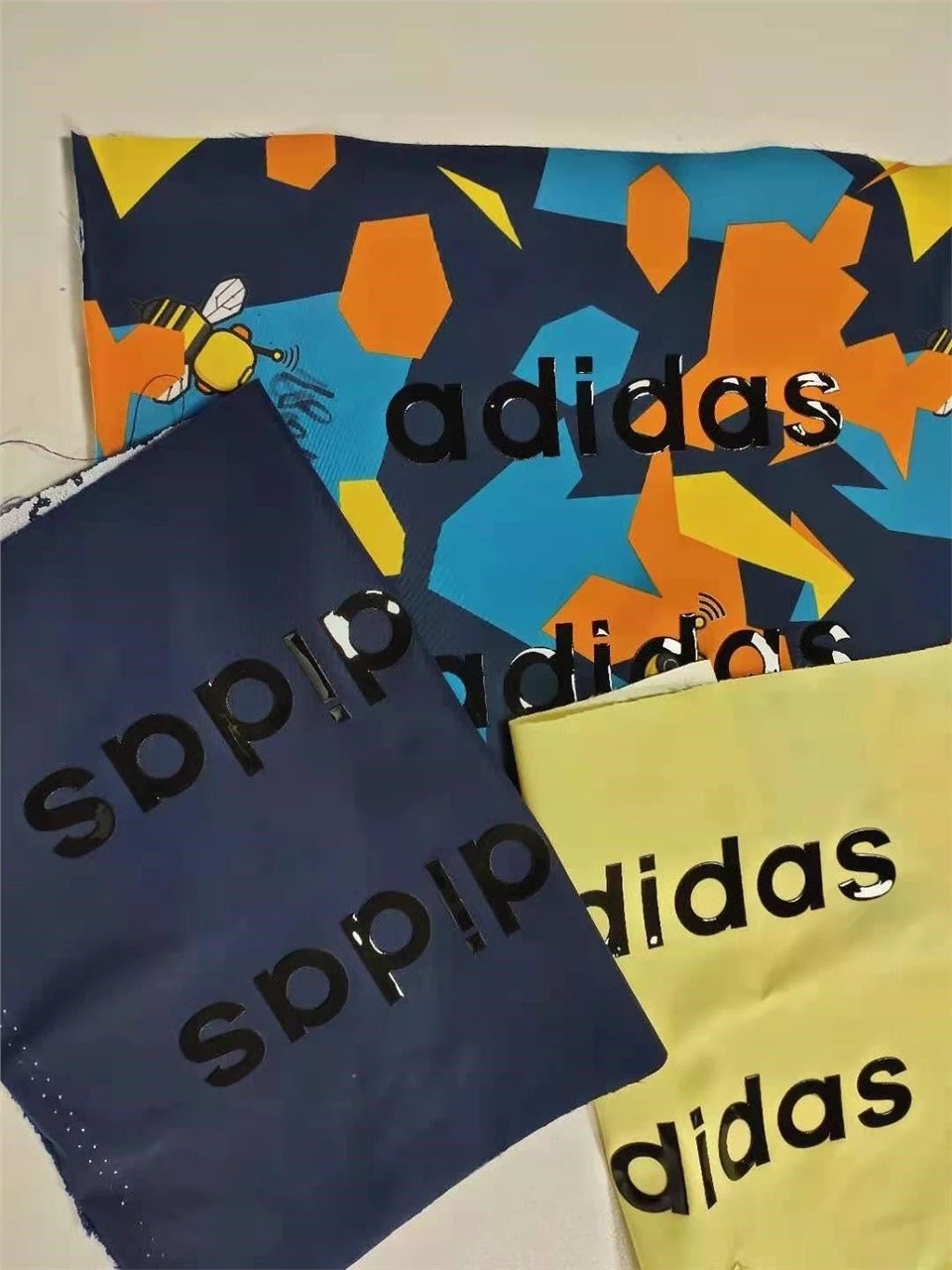 svart silikontrykk